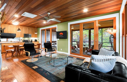 Wimberley House | Cypress Star I Located on Cypress Creek next to Blue Hole