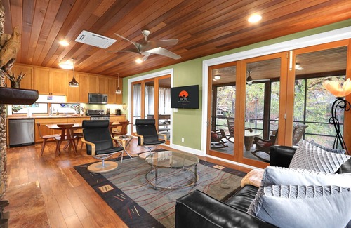 Wimberley House | Cypress Star I Located on Cypress Creek next to Blue Hole
