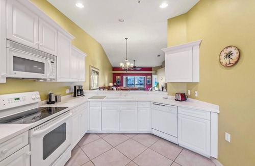 Naples Condo | Cypress Woods Golf Course and Country Club