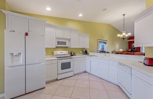 Naples Condo | Cypress Woods Golf Course and Country Club