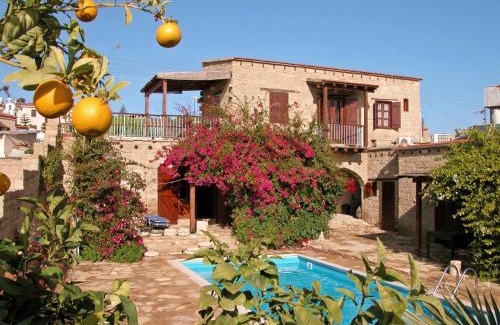 Tochni House | Cyprus Villages - Hotel & Restaurant - Central Location - Bed & Breakfast With Access To Pool And Stunning Views