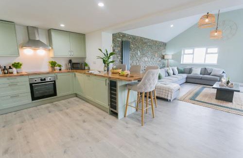 Llanfaethlu House | Cysgod y Llanw