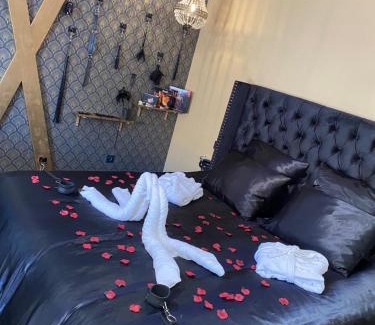 Frenouville Hotel | Désirs d'une nuit - Loveroom jacuzzi