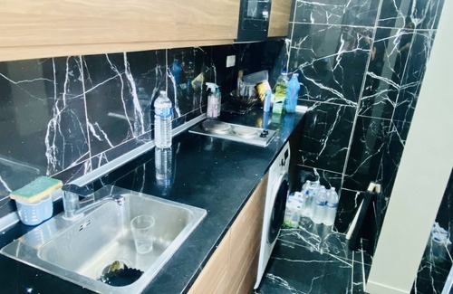 Gare Apartment | Détendez-vous Dans ce Logement Calme et Élégant