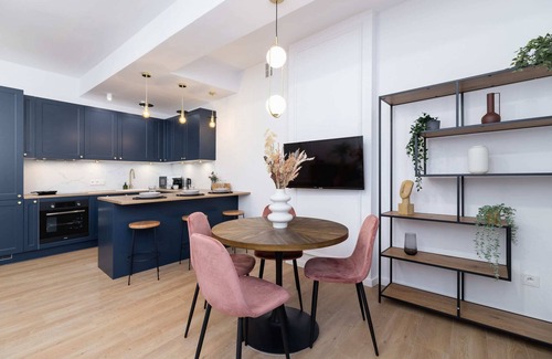 Kleparz Apartment | Długa 48 | Elegant Apartment | Desk