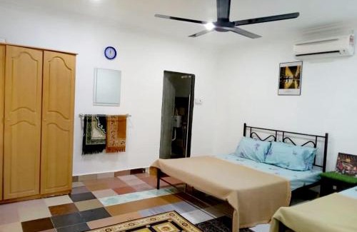 Alor Gajah House | D Anjung Homestay Aisy