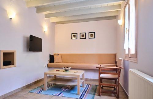 Lesvos House | D BERNARDAKI Garden House