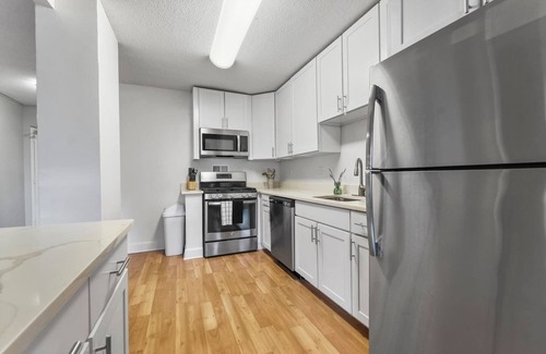 Crystal City Apartment | D.C. Luxury perfect for families, professionals