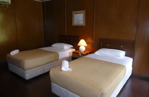 Pulau Besar Hotel | D' Coconut Pulau Besar Resort