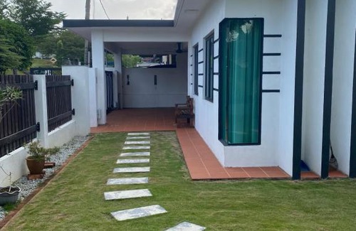 Port Dickson House | D Gumbira Homestay Musleem Only
