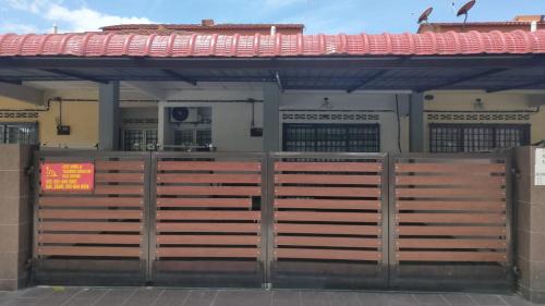 Banting House | D'Haja 32 KLIA SEPANG with 2 Airconds & FREE WiFi