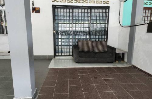 Banting House | D'Haja 32 KLIA SEPANG with 2 Airconds & FREE WiFi