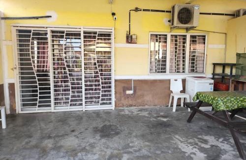 Banting House | D'Haja 56 KLIA SEPANG with 3 AIRCONDS & FREE Wi-Fi