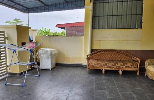 Banting House | D'Haja 61 KLIA Sepang with 3 AIRCONDS & WiFi