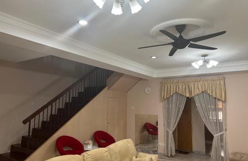 Seri Kembangan House | D’Lestari Homestay