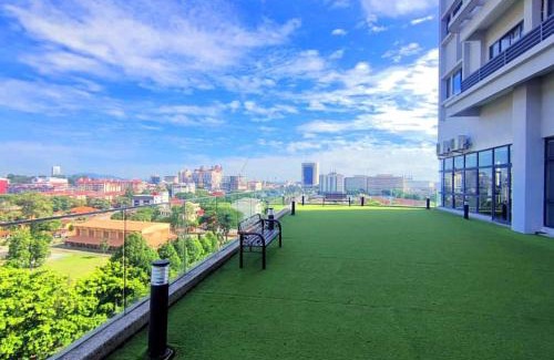 Batu Buruk Apartment | D'Luna Homestay Seaview I Sunrise View With Swimming Pool