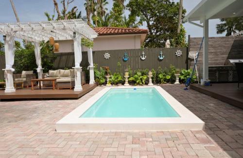 Spring Garden Apartment | D' Mauchi Waterfront House