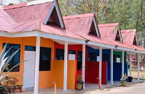 Kampung Penarik Resort | D'Pantai Bari Indah campsite & resort