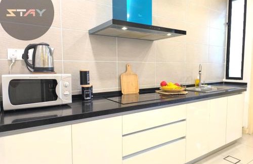 Medini Apartment | D'Pristine 6Pax Tranquil Lakeview Netflix By STAY
