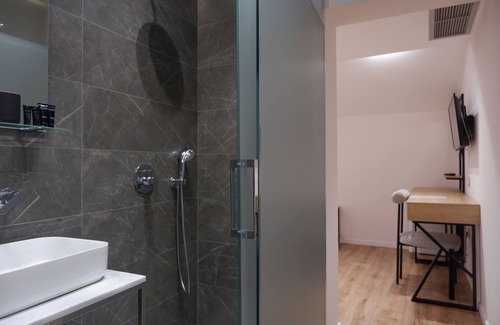 Blloku Hotel | D rooms City-center Tirana