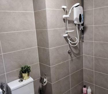Sungai Buloh Apartment | D'Sara Sentral 5 PAX Netflix TV 5 min sb hospital