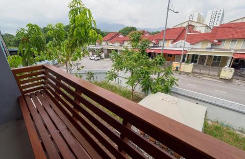 George Town House | D SeBalik Pulau Tropical Boutique Home