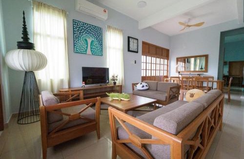 George Town House | D SeBalik Pulau Tropical Boutique Home