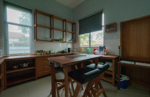 George Town House | D SeBalik Pulau Tropical Boutique Home
