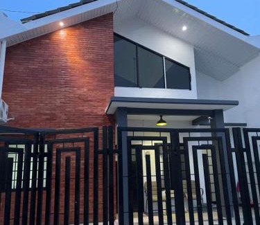 Banyuwangi House | D Three Houze Banyuwangi 3Br