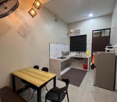 Kuala Terengganu House | D' Ulfah Suite & Homestay Kuala Terengganu near Drawbridge Pasar Payang Pantai Batu Burok UMT UNISZA