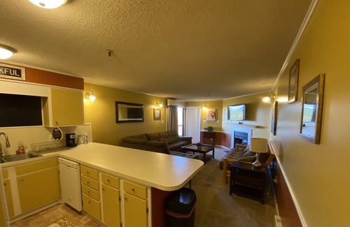 Ghent Condo | D203 - Ski in !! And Ski Out !!