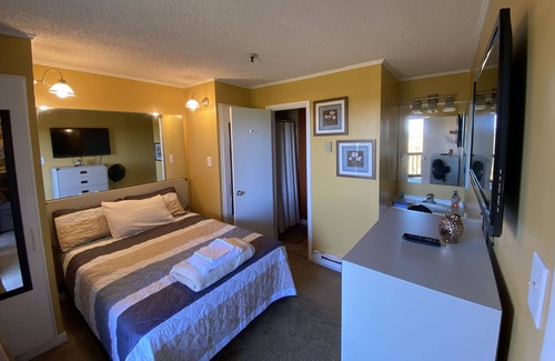 Ghent Condo | D203 - Ski in !! And Ski Out !!