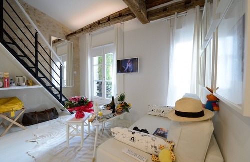 Arts-et-Metiers Apartment | D4GG White for three