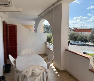 Sos Alinos Apartment | Da zio salvo, esclusivo appartamento con veranda, a due passi dal mare!