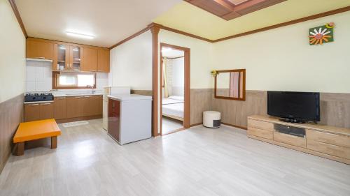 Ansan House | Daebudo Banditbul Pension