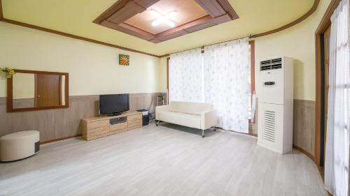 Ansan House | Daebudo Banditbul Pension
