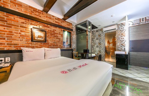 Seongnae-dong Hotel | Daegu Dongseongno B and B