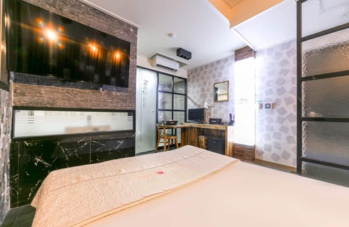 Seongnae-dong Hotel | Daegu Dongseongno Jeep