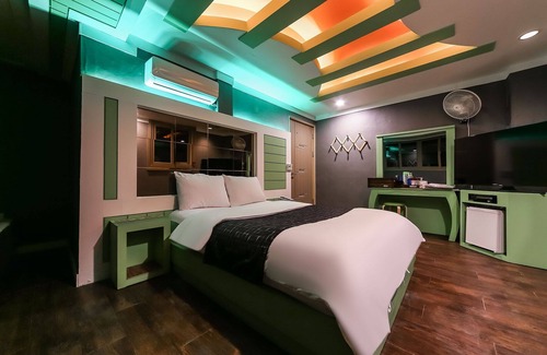 Dalseong-gun Hotel | Daegu Gachang Red