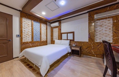 Bongmyeong-dong Hotel | Daejeon BNB