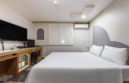 Jung-gu Hotel | Daejeon Daesa Lake