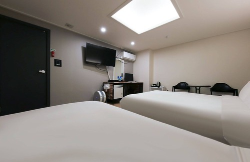 Seo-gu Hotel | Daejeon Wolpyeong W