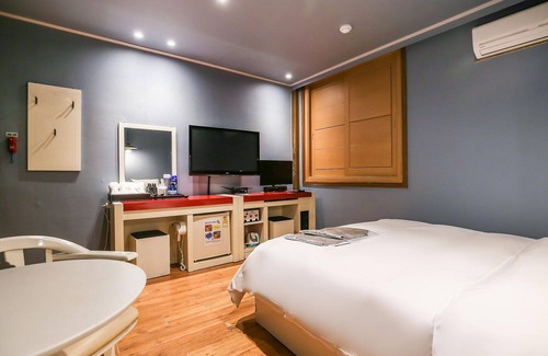 Bongmyeong-dong Hotel | Daejeon Yuseong Hotel Louis