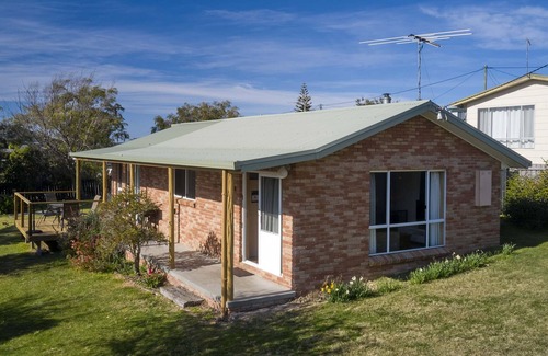 Bicheno House | Daffodil Cottage - Bicheno - 2 Bedroom Holiday House