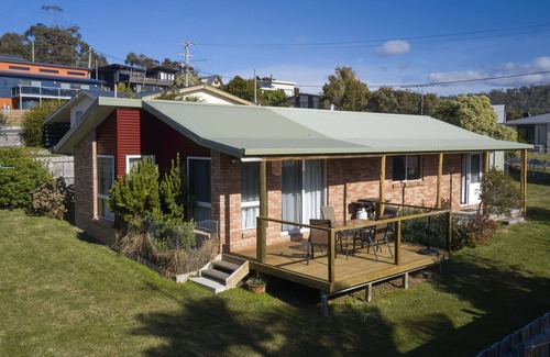 Bicheno House | Daffodil Cottage - Bicheno - 2 Bedroom Holiday House