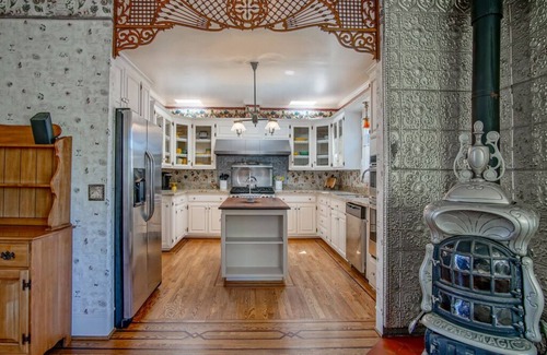 Pacific Grove House | Daffodil House - Pacific Grove House - Block to the Beach