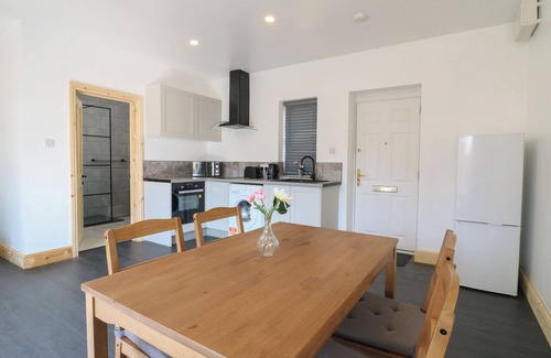 Earls Barton Cottage | DAFFODIL, pet friendly, character holiday cottage in Northampton