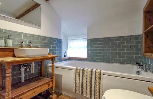 Brampton House | Daffodils