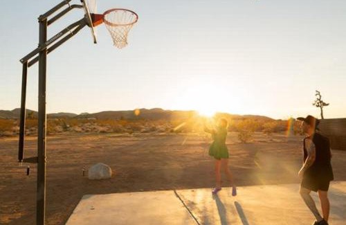 Landers House | Dagger Tree Oasis l Integratron 5Bed and Cowboy Pool