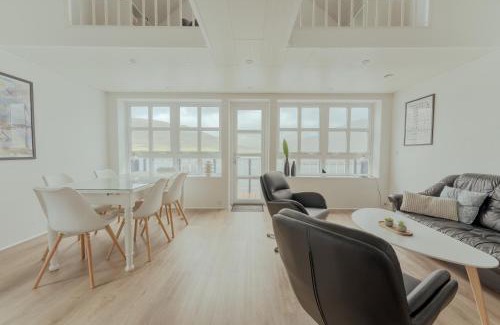 Streymoy House | Dahlastova/Stunning Boathouse/Bay View/3BR